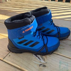 Adidas Terrex boys 5.5 hiking and snow shoe